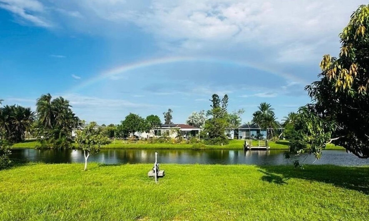 Oakland Hills House | Canal frontNear Boca grand beach in rotonda west