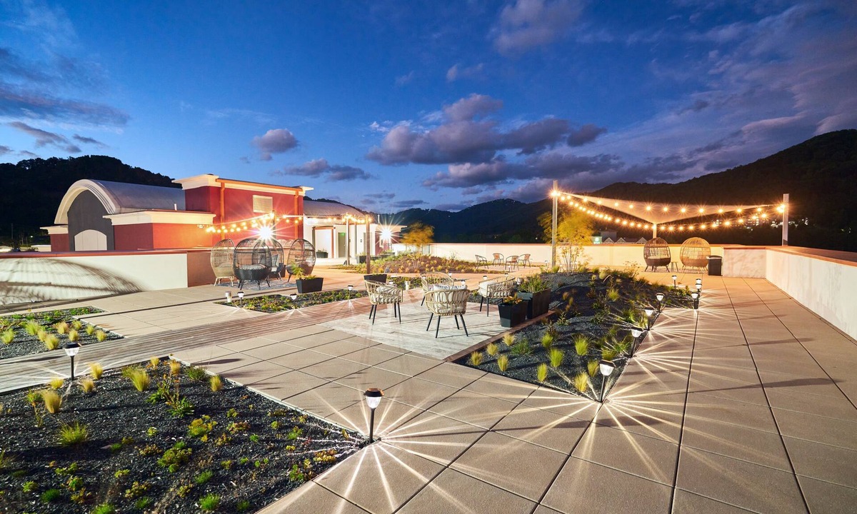 Asheville Hotel | Candlewood Suites Asheville Downtown by IHG