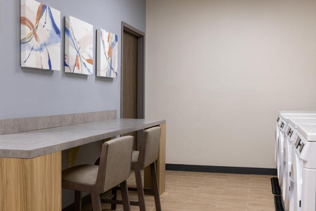Pumphrey Hotel | Candlewood Suites Baltimore - BWI Airport NE by IHG