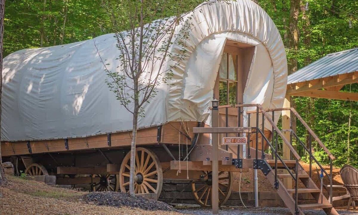 Benton House | Caney Creek Luxury Glamping Wagon Riverside Resort
