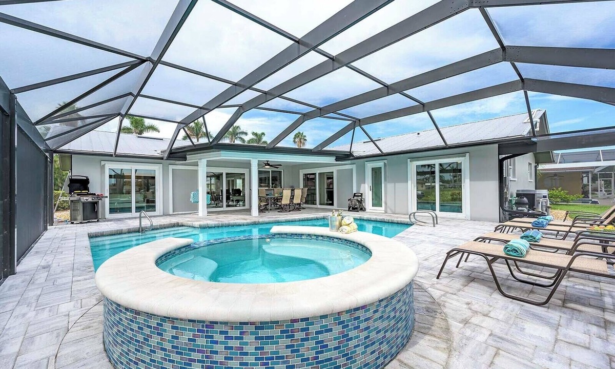 Pelican House | Cape Coral Beauty 4 BR/3BA - Boater's Paradise w/Sunset Dreams! (Boat Available)