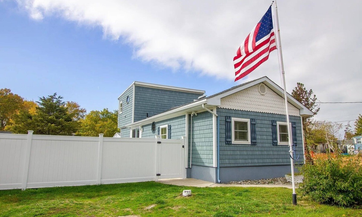 Villas House | Cape May Villas Pet Friendly 3 BR, 2 Bath home w/Pool & Hot Tub