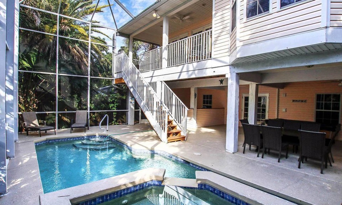 Captiva House | Captiva Breeze Pool Home near beach