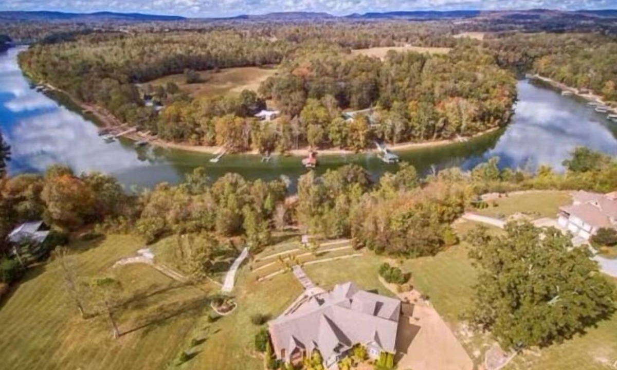 Rock Island House | Carefree on the Caney: Spacious 7-bedroom home on the Caney Fork River w/a dock