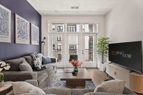 Second Ward Apartment | Carolina Charm - Free Parking, Pool, Gym