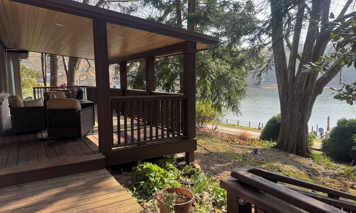 Mountain Rest House | Carolina Cottage- Private lakefront retreat in Mountain Rest, SC