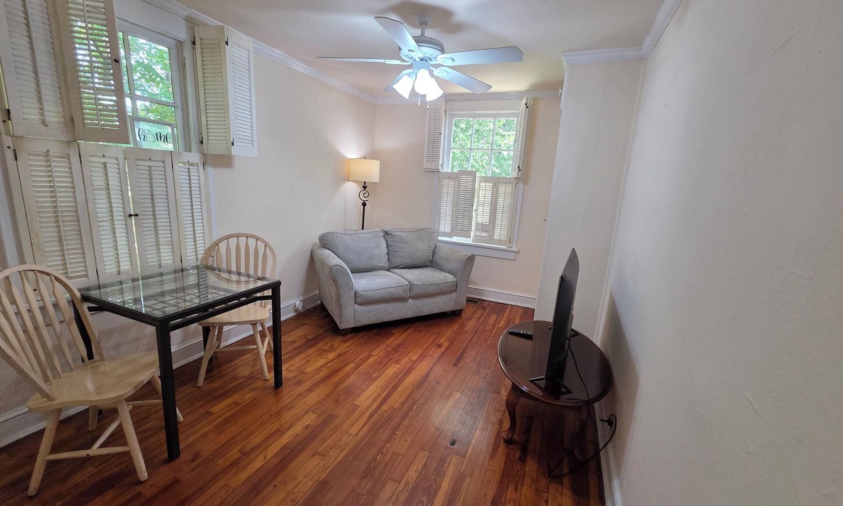 Buckhead House | Carriage House - Private & Very Quiet