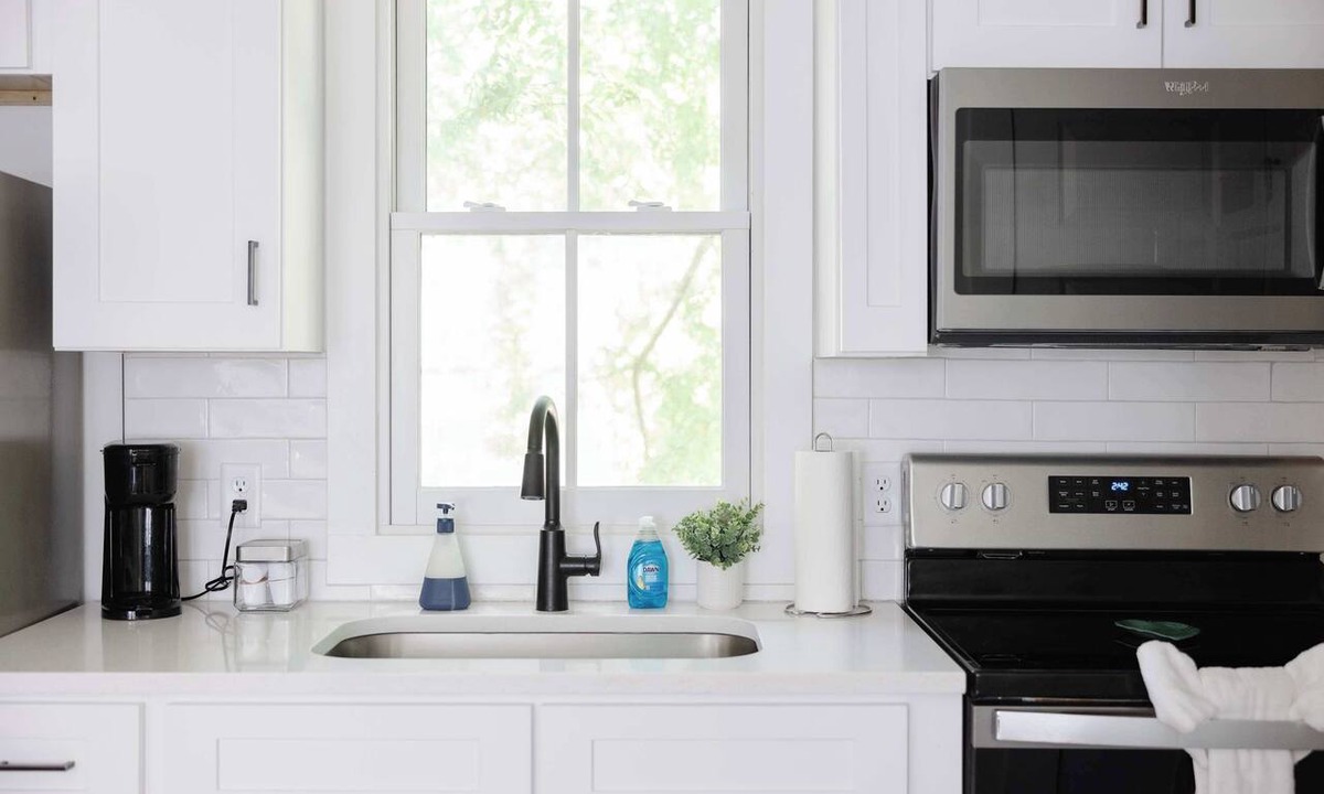Metropolitan Apartment | Carriage House Retreat|Victorian Historic District