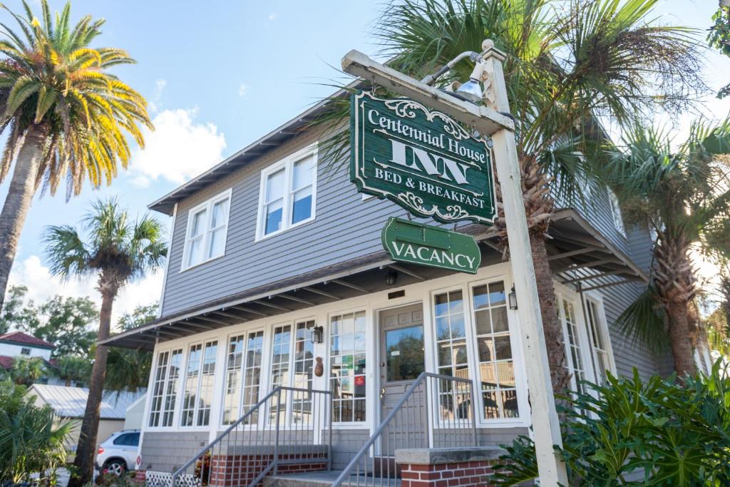 Downtown Historic District Bed & Breakfast | Carriage Way Centennial House - Adult Only- Saint Augustine