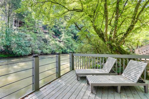 Rivers Edge House | Cartecay River Retreat w/Yard & Screened Porch!