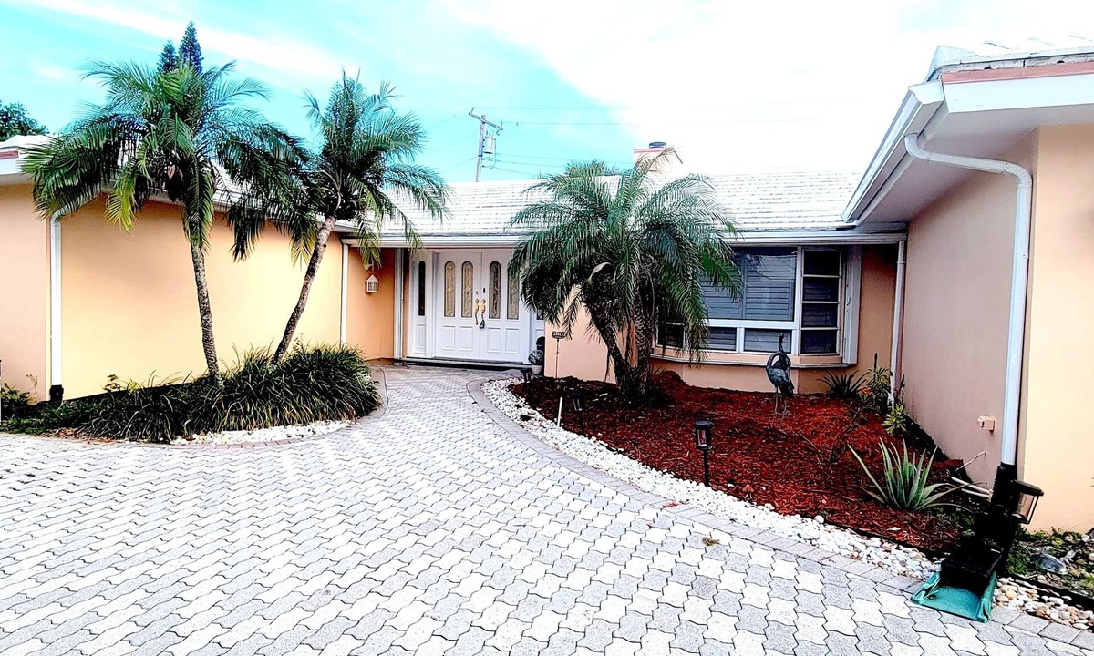 Singer Island House | Casa Bimini - Exquisite Home with Pool on Singer Island