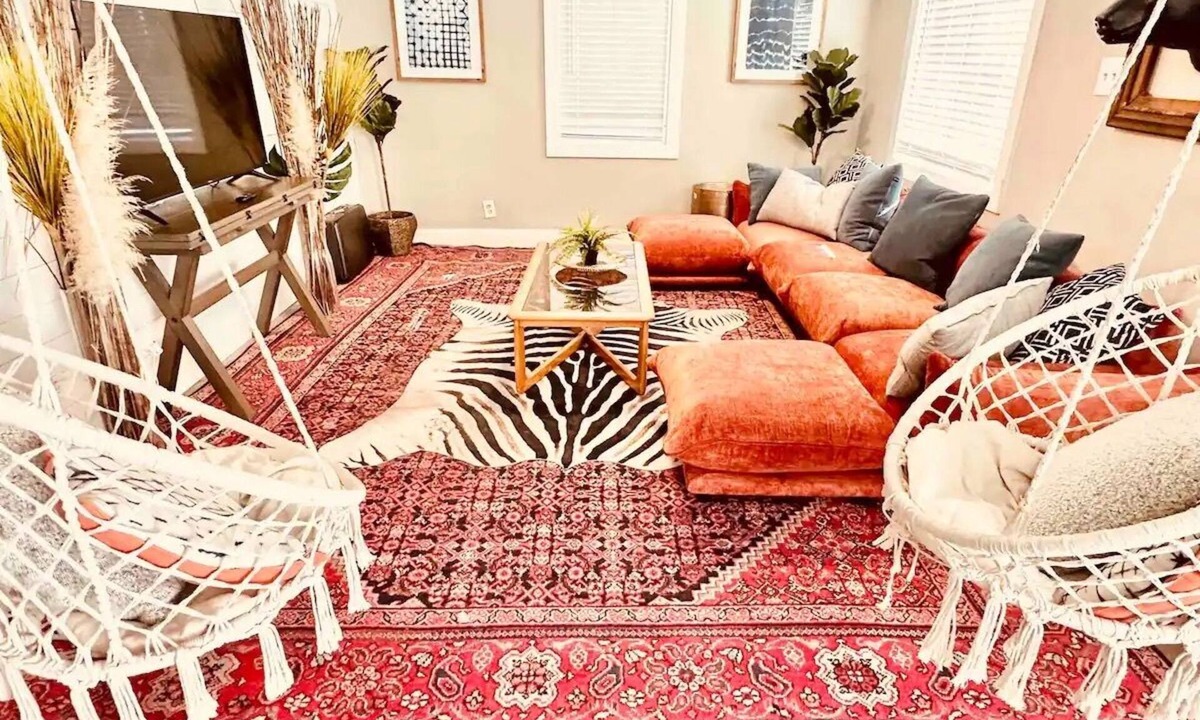 Peoplestown House | Casa Bohemian 3/2 Hot Tub sleeps 14