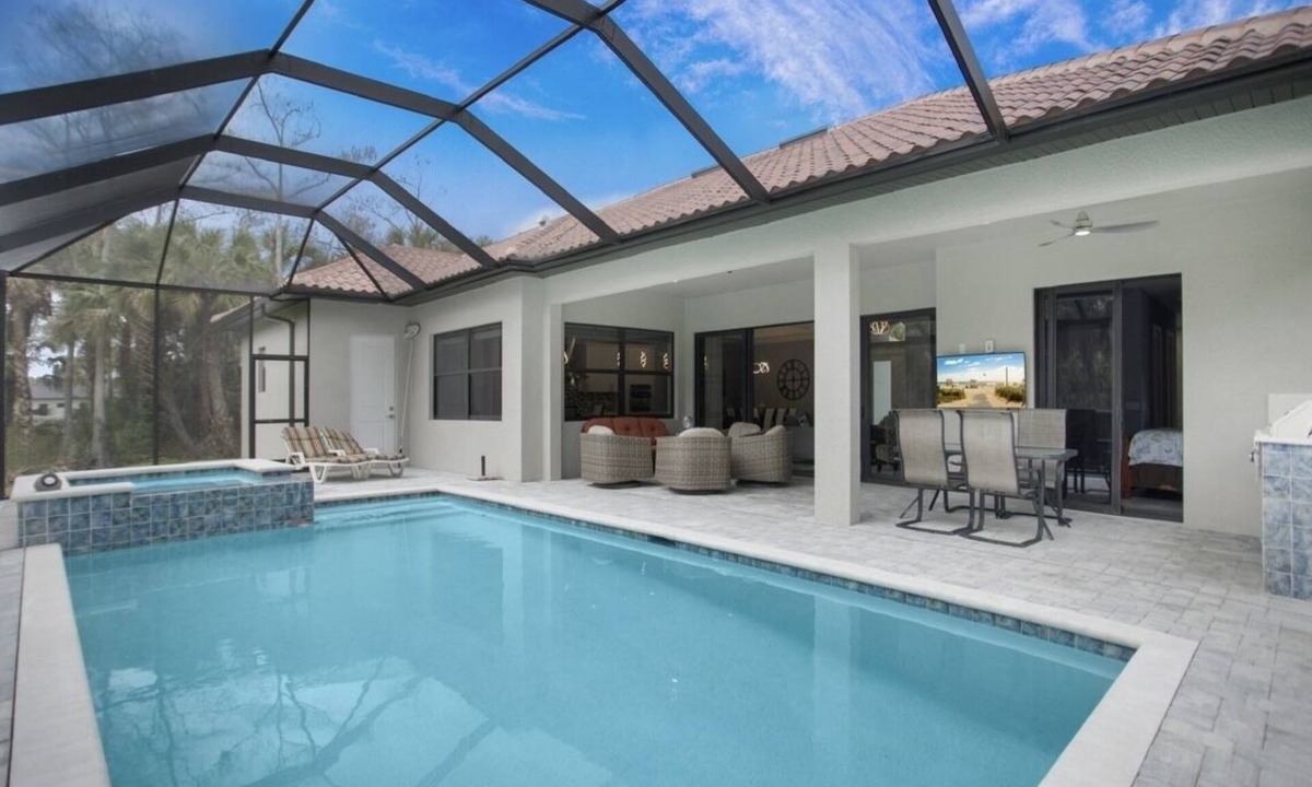 Rural Estates House | Casa Campagnola Naples heated pool h.tub outdoor kitchen 2 bikes