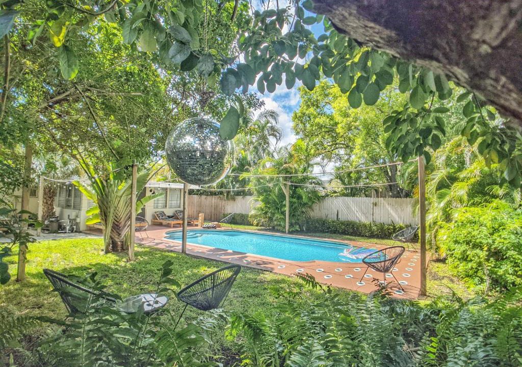 Downtown Fort Lauderdale House | Casa del Ojo - 3 King beds - Sun-soaked pool