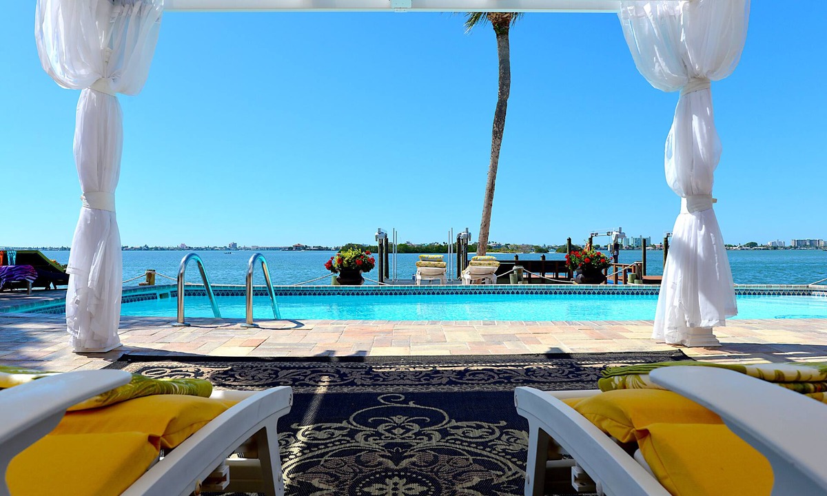 St. Petersburg - Clearwater House | Casa Dolphina: Private Tropical Waterfront Paradise with Sunsets & Beach Views.