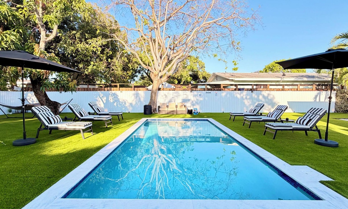 Allapattah House | CasaMia Private Pool 2BR/2BA Sleeps 6 Near Wynwood