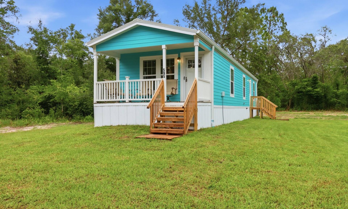 Crystal River House | Cast and Blast Fishing Lodge in Crystal River! BOAT PARKING! PRIVATE PROPERTY!