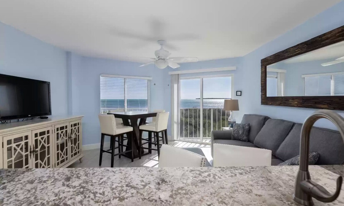 Tavernier Condo | Castaway Key, Double balcony ocean views in prime building 4