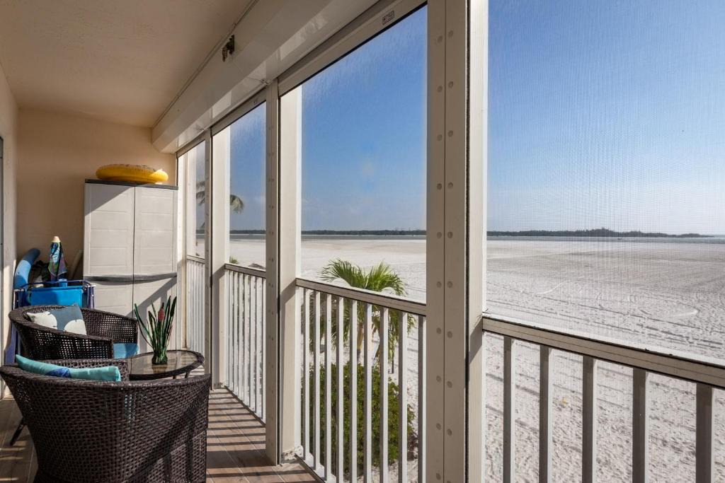South Island Apartment | Castle Beach 105, Gulf Front, 2 Bedrooms, , Elevator, Sleeps 6, Heated Pool