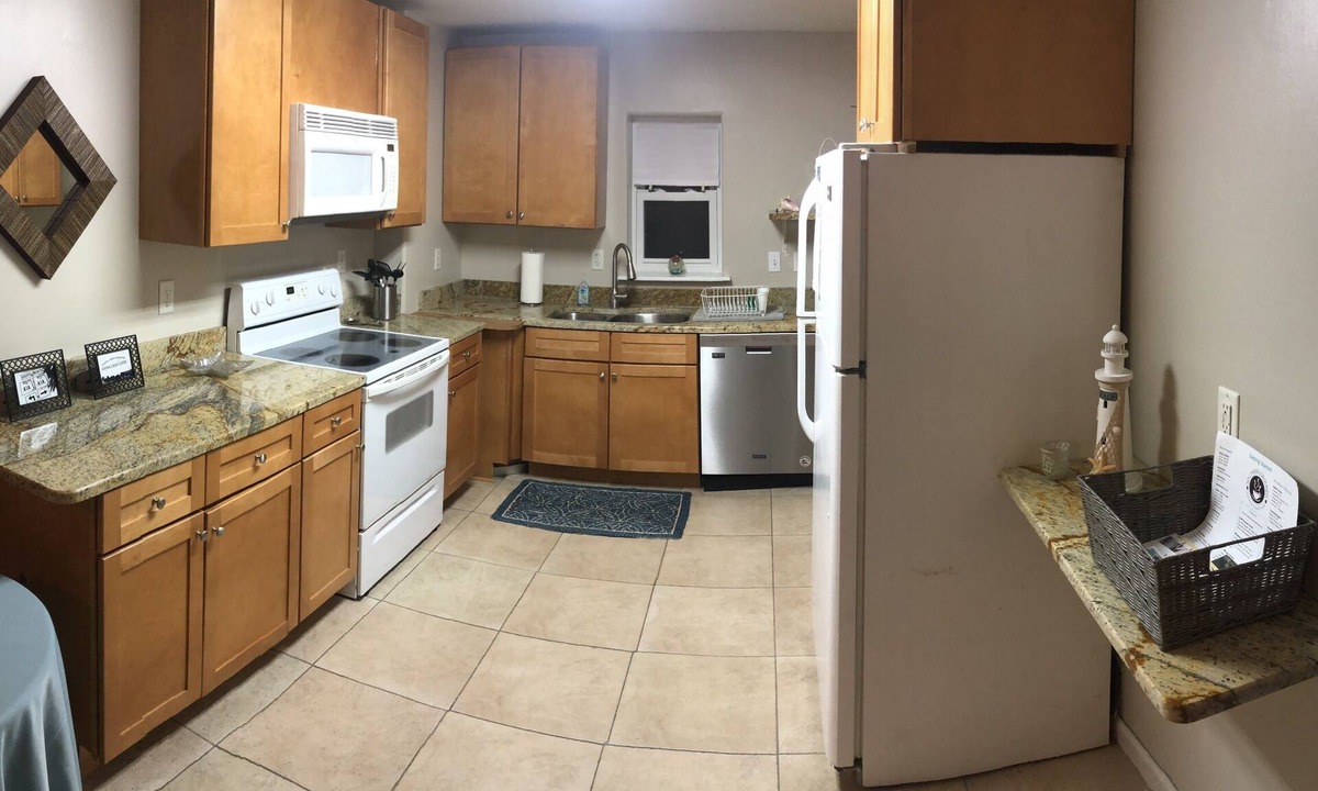 Jacksonville Beach House | Center of Jacksonville beach. Location location