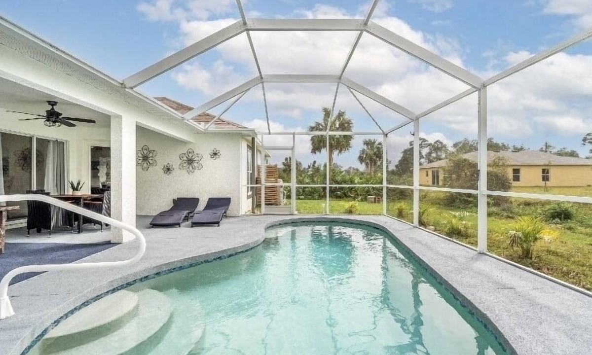 North Port House | Center of North Port/13-Beaches/HEATED Saltwater Pool
