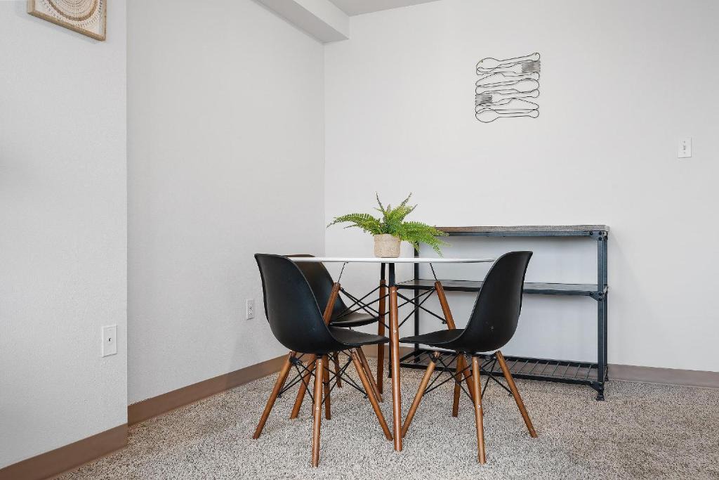 Downtown Harrisburg Apartment | Central and Beautiful 2BR with Gym and Great View