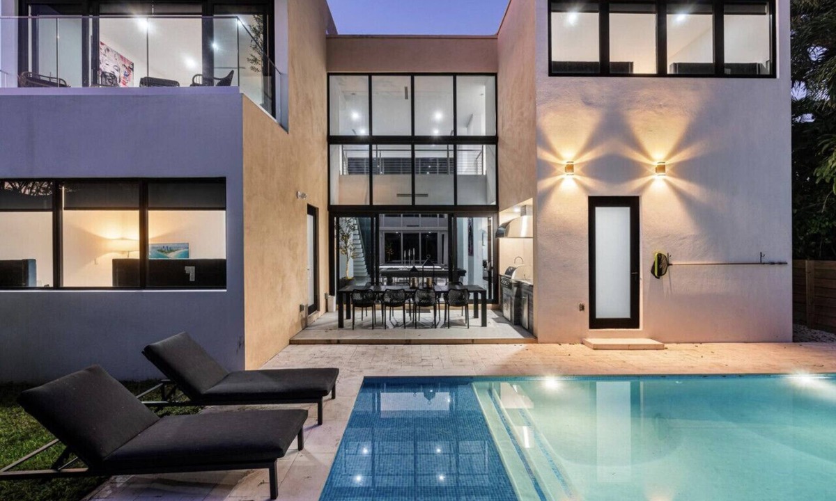 West Little Havana House | Central Miami Luxury Home, Heated Pool, Jacuzzi, Billiards, Grill