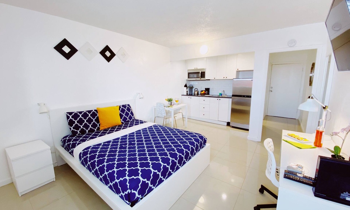 Coconut Grove Apartment | Central Miami Studio w/Parking - Coconut Grove