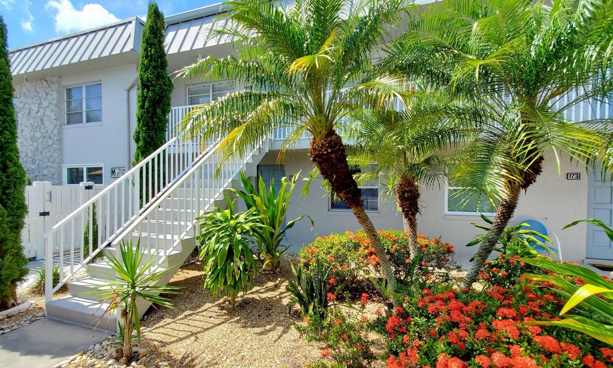 Cypress Lake Condo | Central Quiet Location, only 8 Miles to Ft. Myers Beach