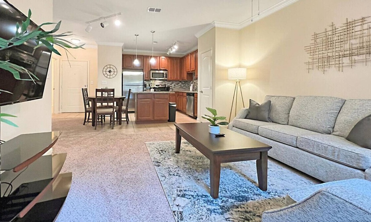 Carver City - Lincoln Gardens Apartment | Central Tampa Living, Modern Luxuries with Pool Views