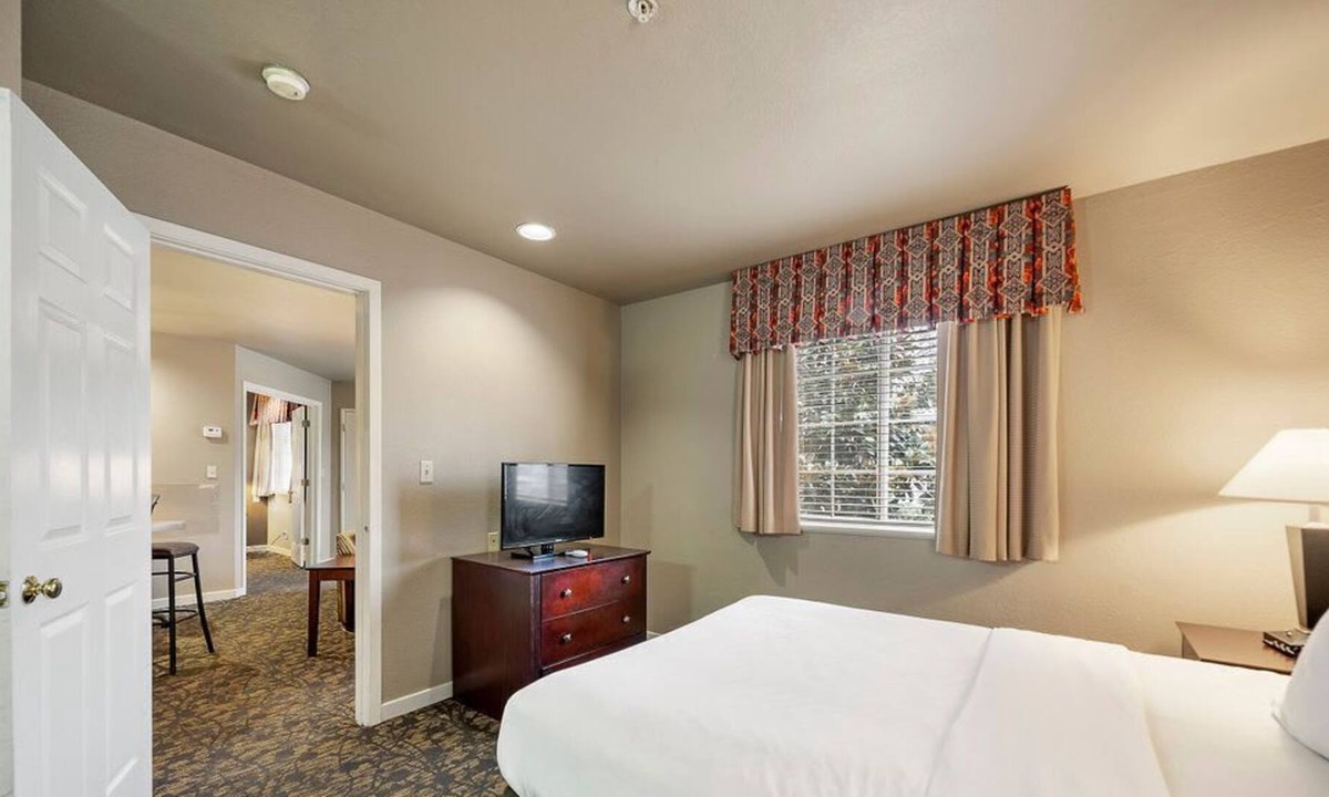 Garden Hills Condo | Centrally-located 2 Bedroom Condo in Buckhead