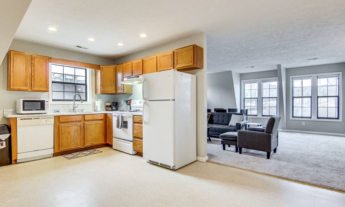 Mills River House | Centrally Located Mills River Townhome w/Fire Pit