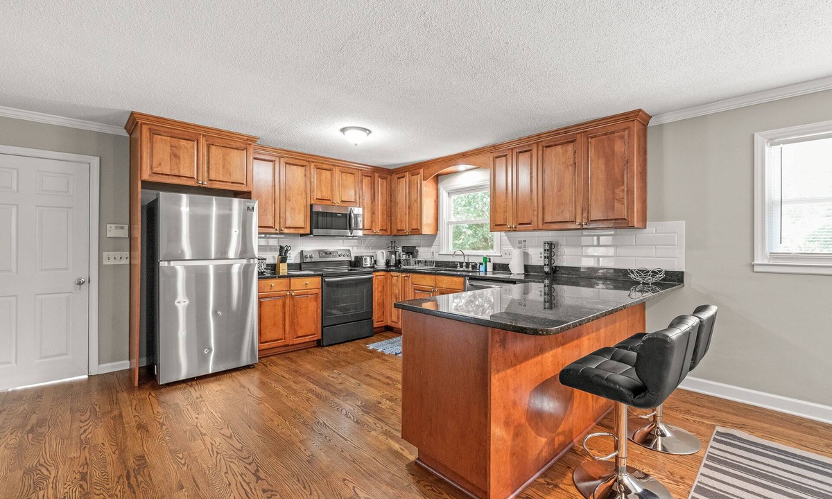 Harwood Lane House | Centrally Located Ranch - 15mins to Airport & Uptown