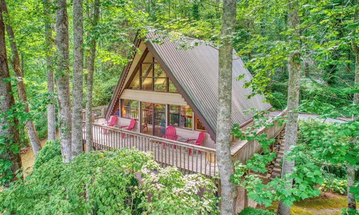 Franklin House | Chalet at Peek's Creek