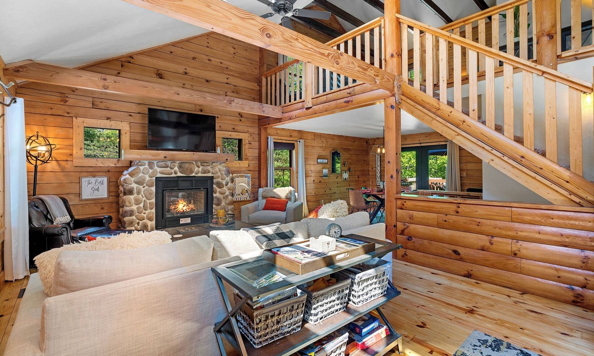 Rutherfordton Cabin | Chalet Vie at Lake Lure | Hot Tub | Fire Pit | Dog Friendly | Sleeps 7