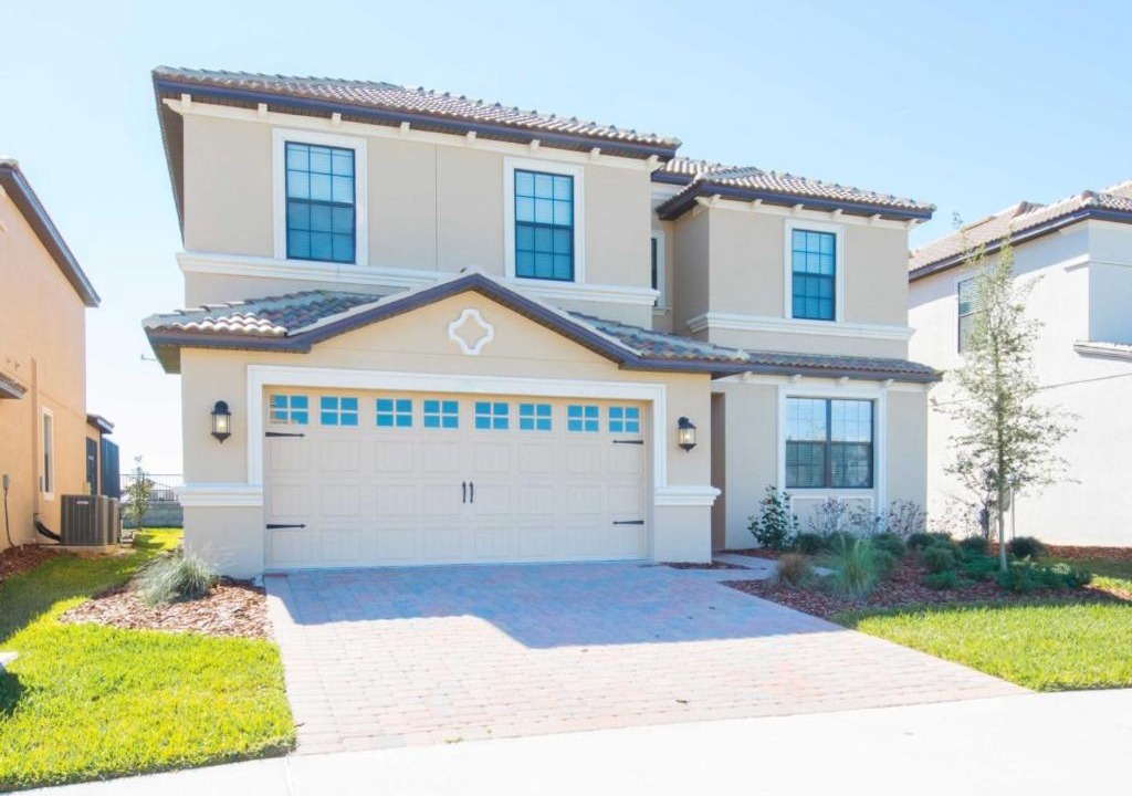 Ridgewood Lakes House | Champions Gate Sunny Days Getaway - Six Bedroom Home