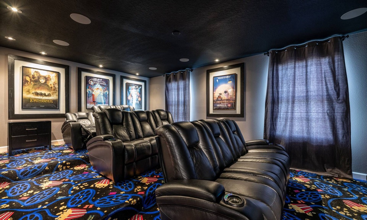 Davenport House | "Champions Getaway" - Movie Theatre & Game Room