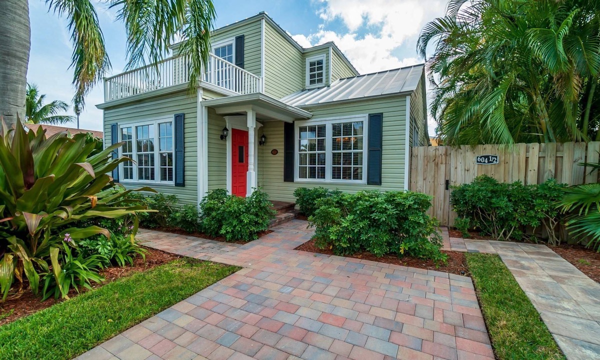 Grandview Heights House | Charleston House, with pool and walk to Shops & Restaurants, Downtown, Kravis Center