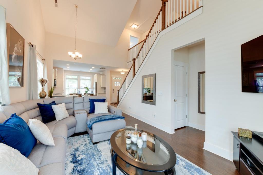 Charlotte House | Charlotte Townhome with Patio Near Spectrum Center!