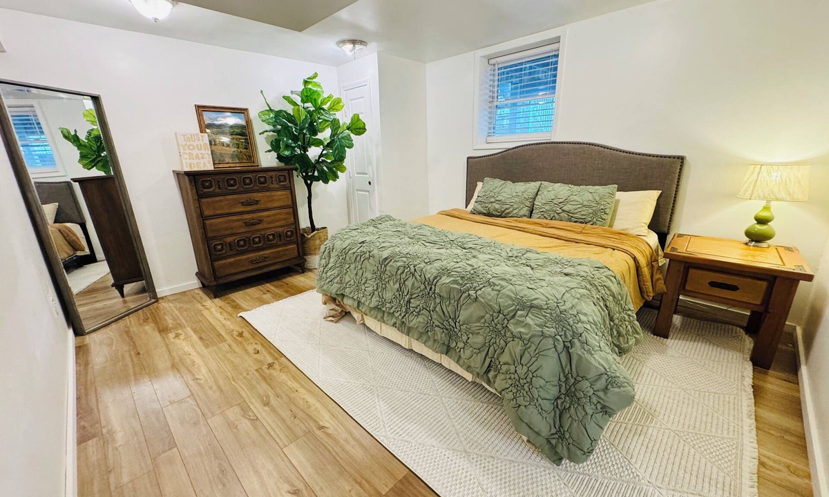 Marietta Apartment | Charming 1-bedroom apartment in wonderful Marietta. Walk to the Square!