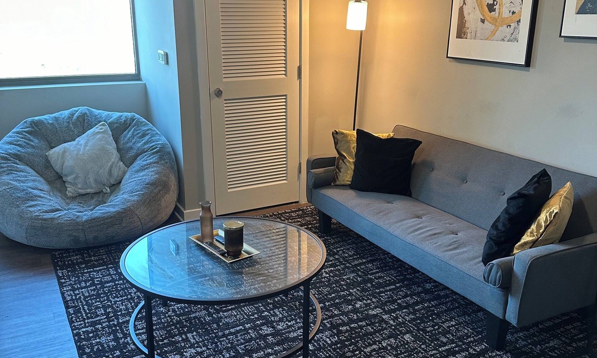 Colonial Homes Apartment | Charming 1 bedroom apartment with fitness center lovely Buckhead