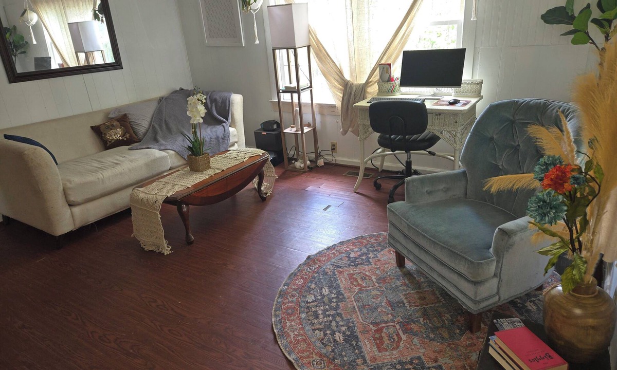 Lexington House | Charming 1-bedroom House 2 miles from Downtown Lexington - The Owlhouse
