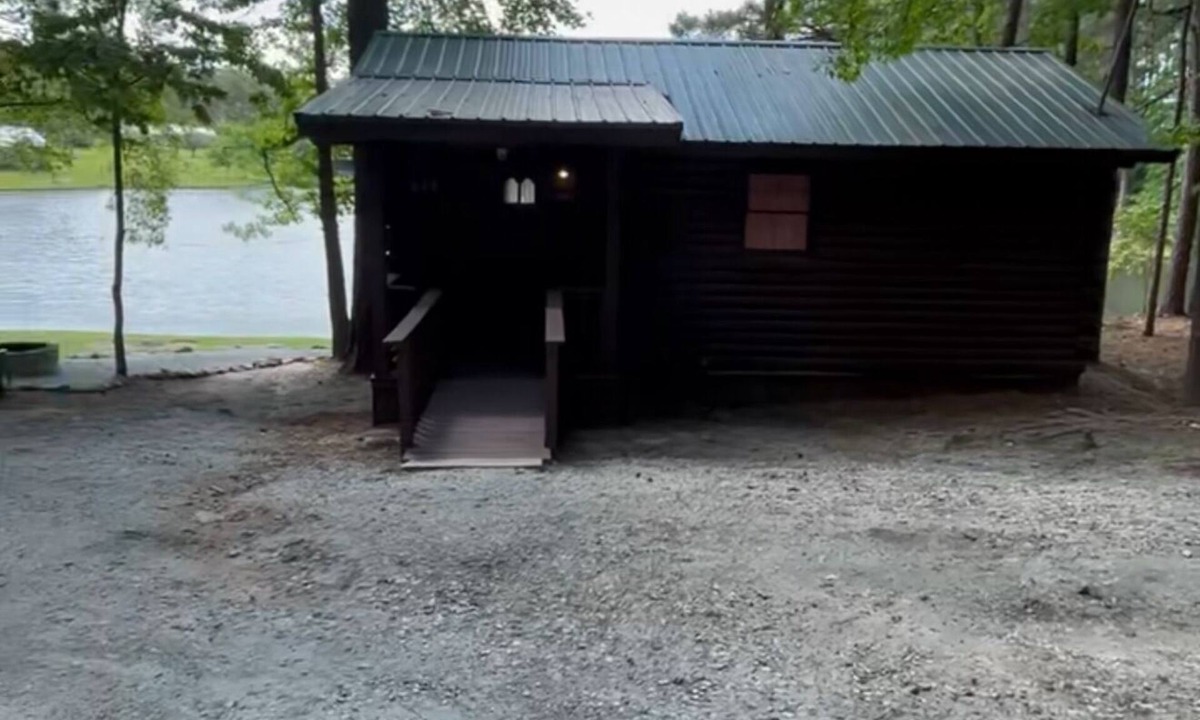 Franklin Cabin | Charming 1-bedroom lakefront cabin in sweet and quiet Franklin Georgia