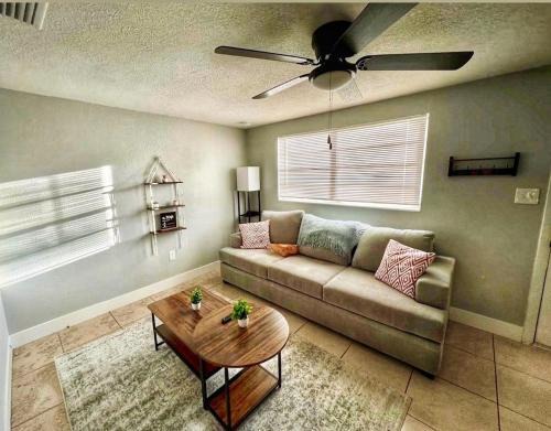 Terrace Park Apartment | Charming 1 Bedroom minutes from Bush Gardens