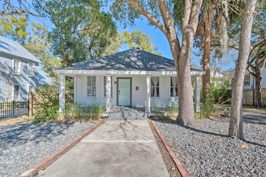 Historic District House | Charming 100-Year-Old Home Less Than 1 Mi to Downtown
