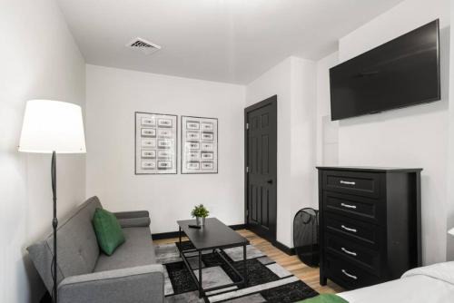 Penn-Knox Apartment | Charming 1BR,1BA Gem with Free Parking in Philly