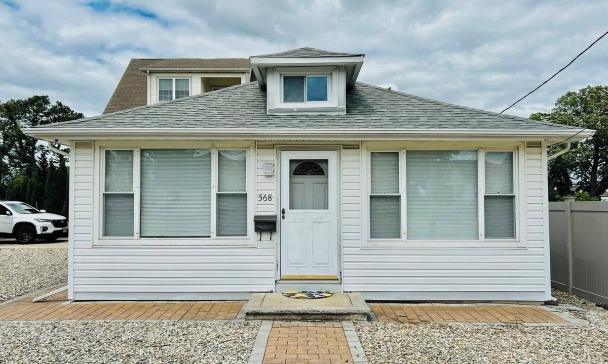 Brick House | Charming 2-bedroom beach house at the Jersey Shore.