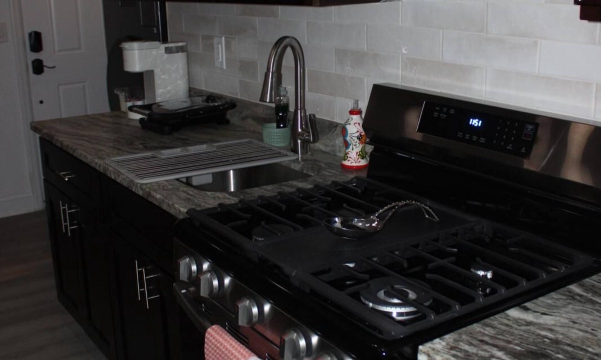 West New York Apartment | Charming 2-bedroom apartment in fabulous West New York with WiFi, AC