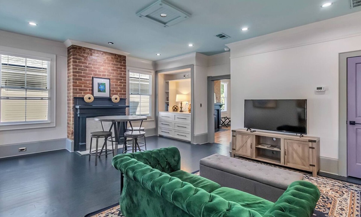 Savannah Victorian District Condo | Charming 2-bedroom, 2 bath w/Porches Walk to Forsyth Park