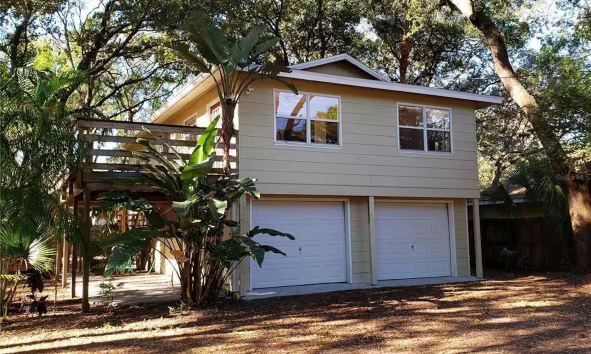 Oldsmar House | Charming 2-bedroom Central to Tampa and Beaches in Oldsmar